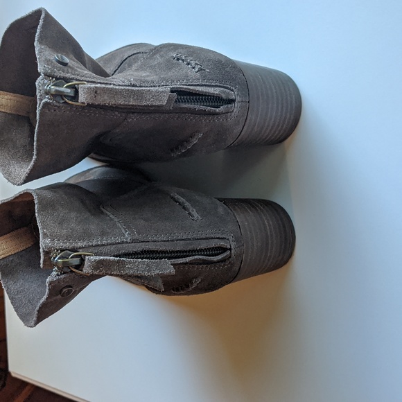 Ugg Ankle Booties Brown Suede - Picture 8 of 10